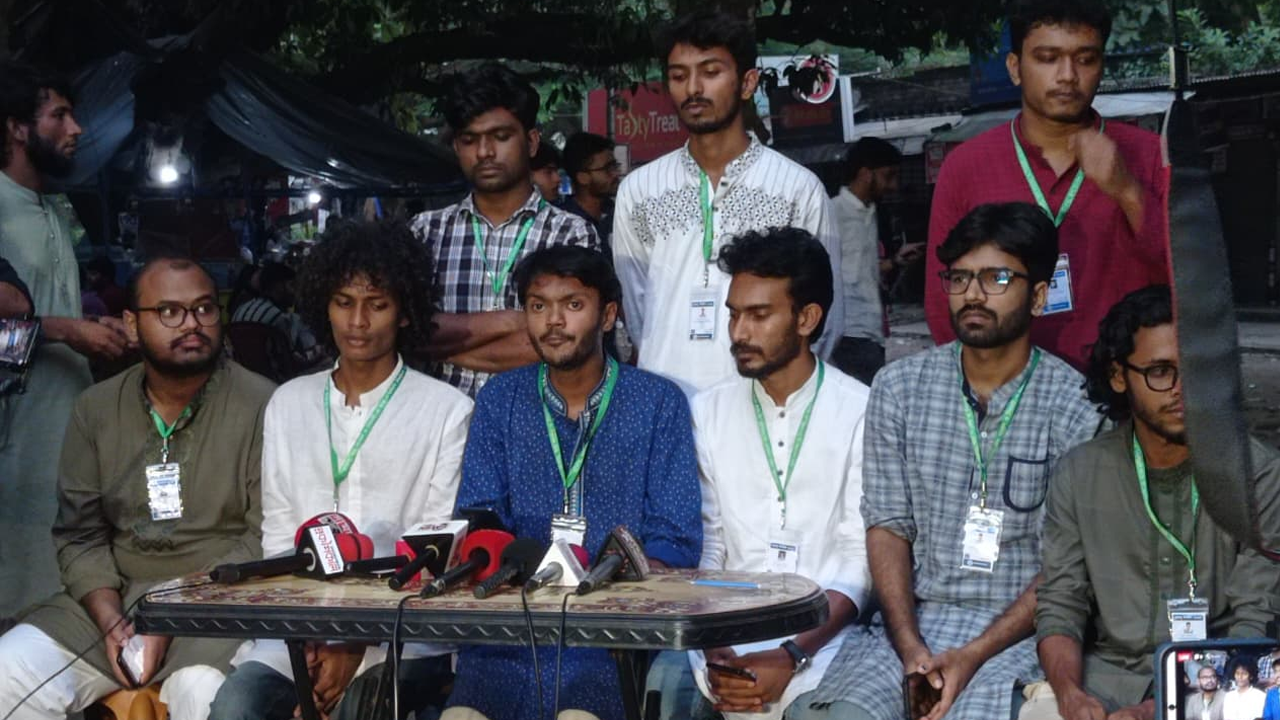 রাকসু নির্বাচনের অসঙ্গতি নিয়ে বামধারার প্যানেলের সংবাদ সম্মেলন