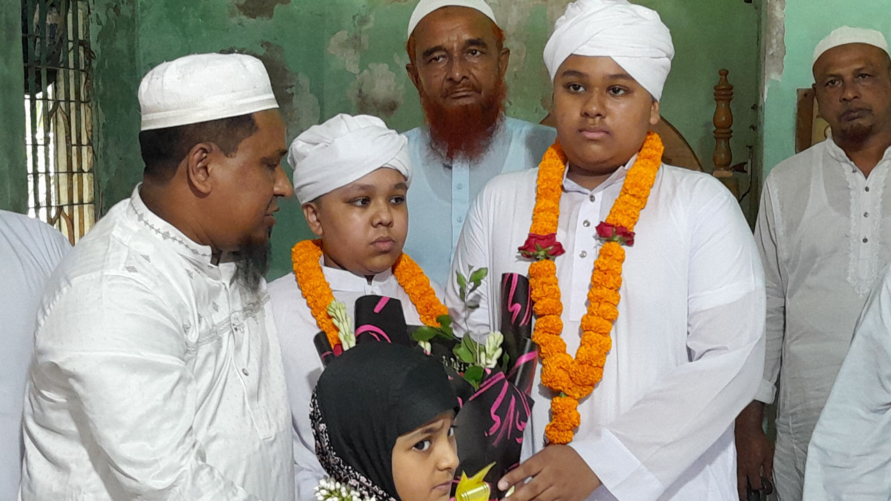 বাংলাদেশি মাদ্রাসায় হাফেজ ইতালির নাগরিক দুই ভাই, স্বপ্ন মিসরে পড়াশোনা