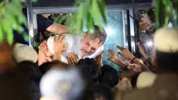 রাহুল-প্রিয়াঙ্কাকে আবারো আটক করল দিল্লি পুলিশ
