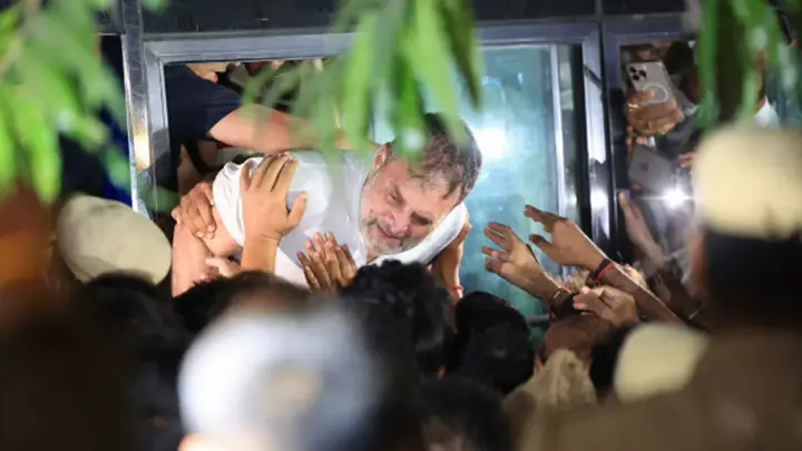 রাহুল-প্রিয়াঙ্কাকে আবারো আটক করল দিল্লি পুলিশ