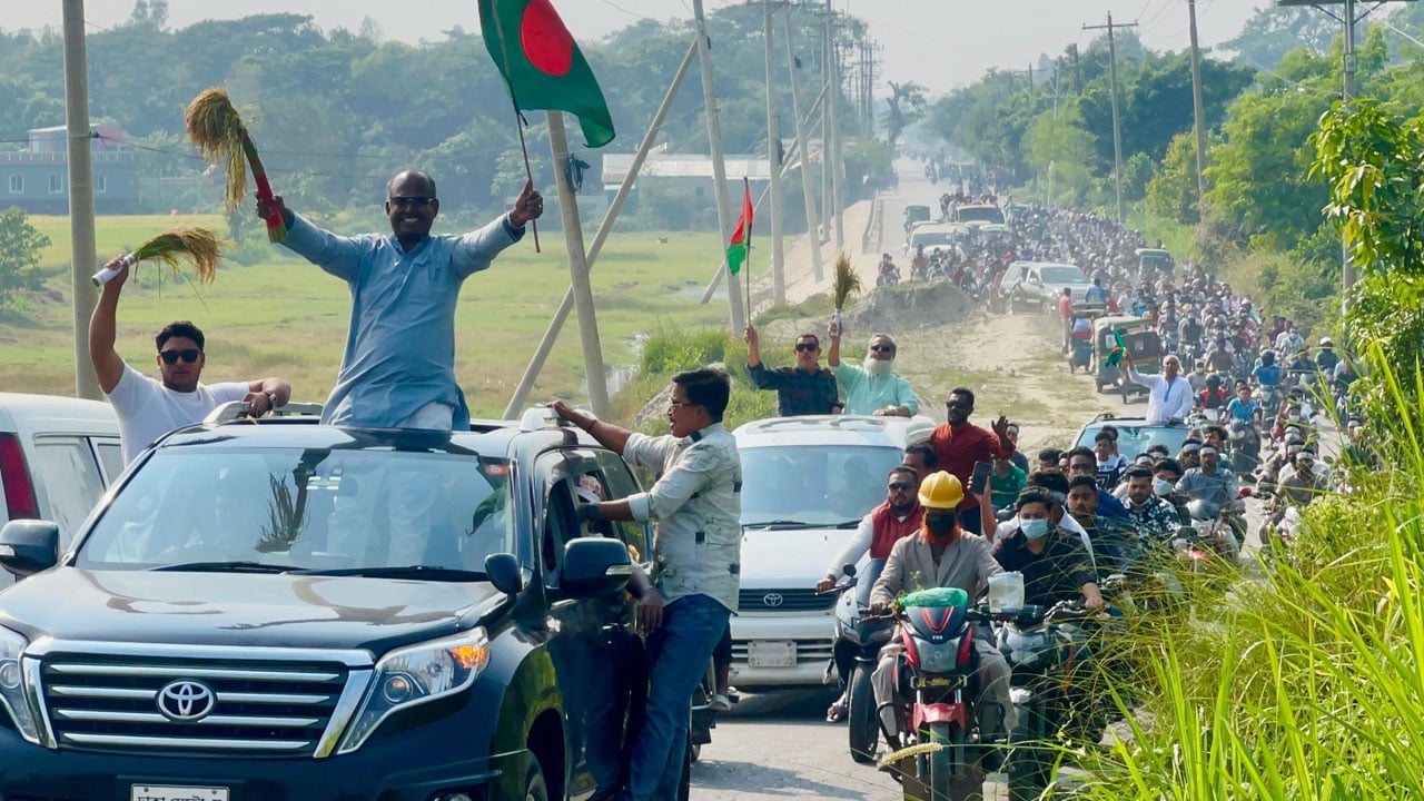 নরসিংদী- ৫ আসনে বিএনপির মনোনয়ন পরিবর্তন চেয়ে মোটরসাইকেল শোডাউন