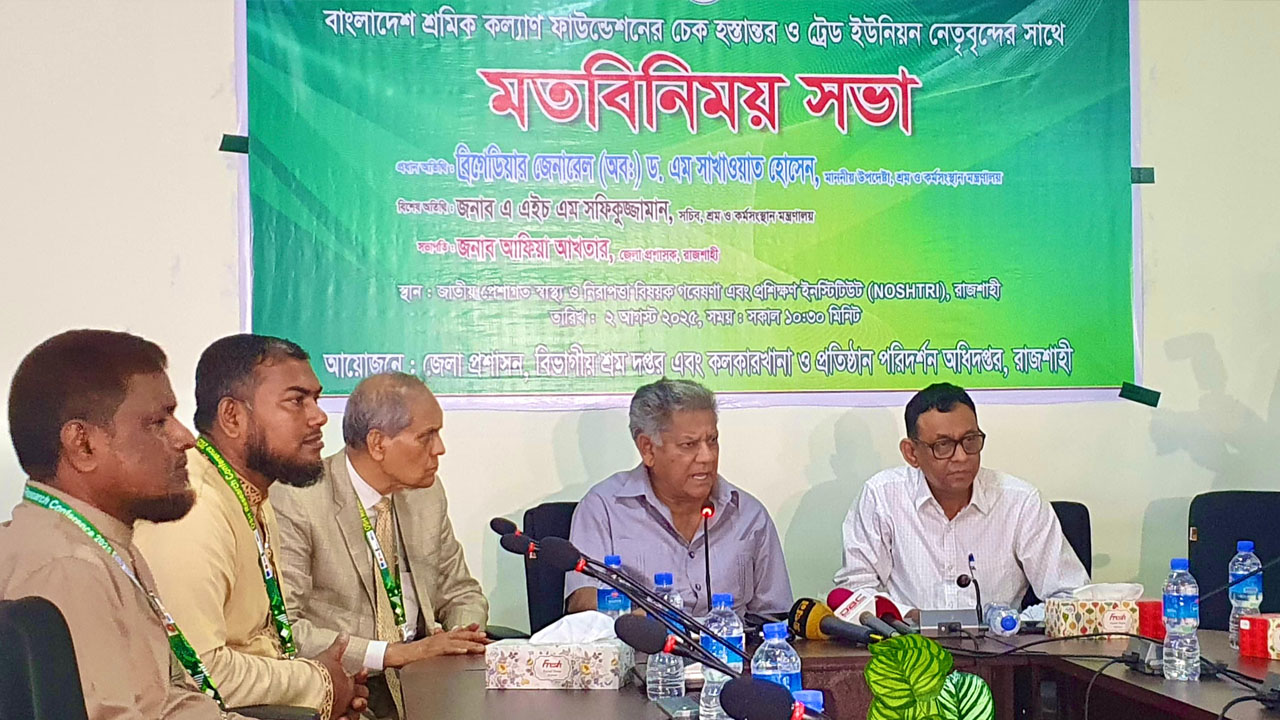 টাকা পাচারের জন্যই ঋণ নিয়ে কিছু মালিকের কারখানা: শ্রম উপদেষ্টা