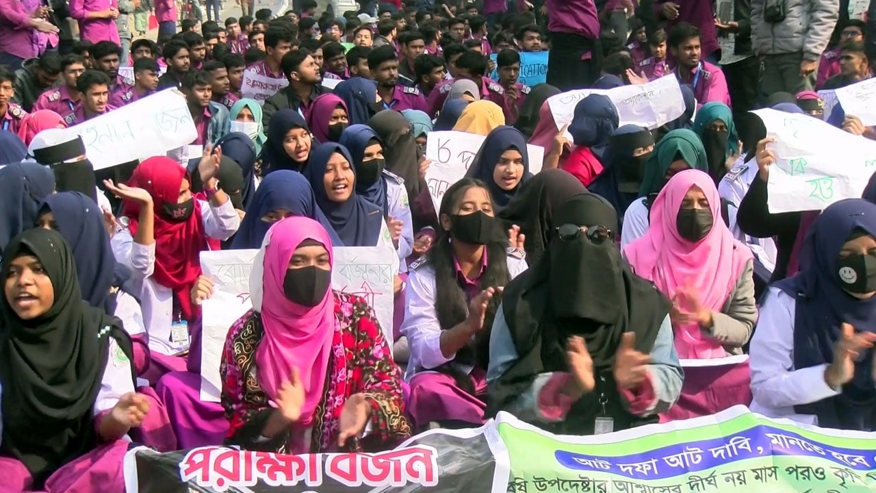 কৃষি ডিপ্লোমা শিক্ষার্থীদের মহাসড়ক অবরোধ, ক্লাস পরীক্ষা বর্জন