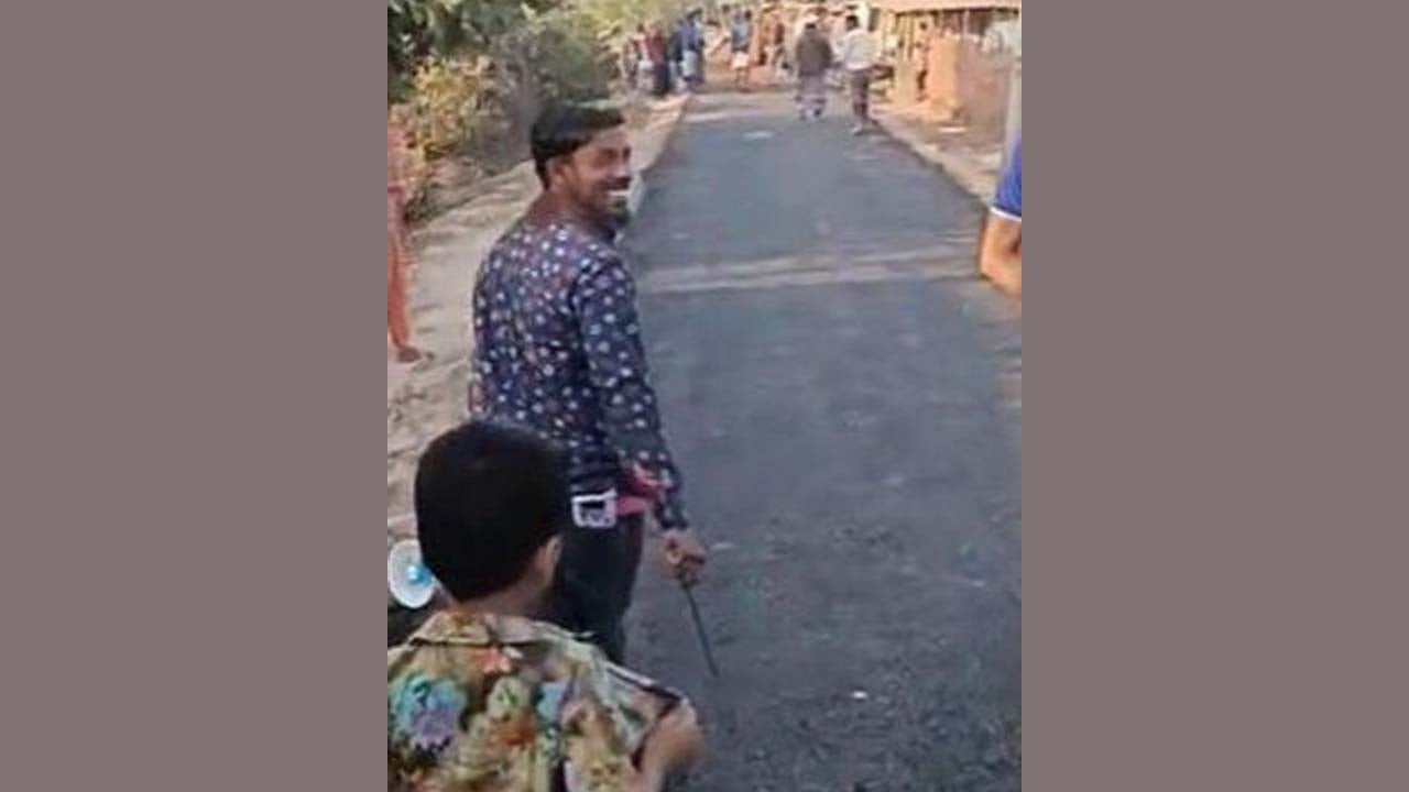 ‎সাতক্ষীরার আশাশুনিতে রাস্তা সংস্কারে ব্যাপক অনিয়মের অভিযোগ