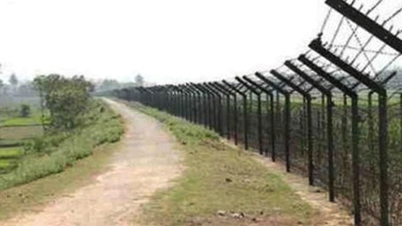 সীমান্তে বাংলাদেশি যুবককে ধরে নিয়ে গেলো বিএসএফ