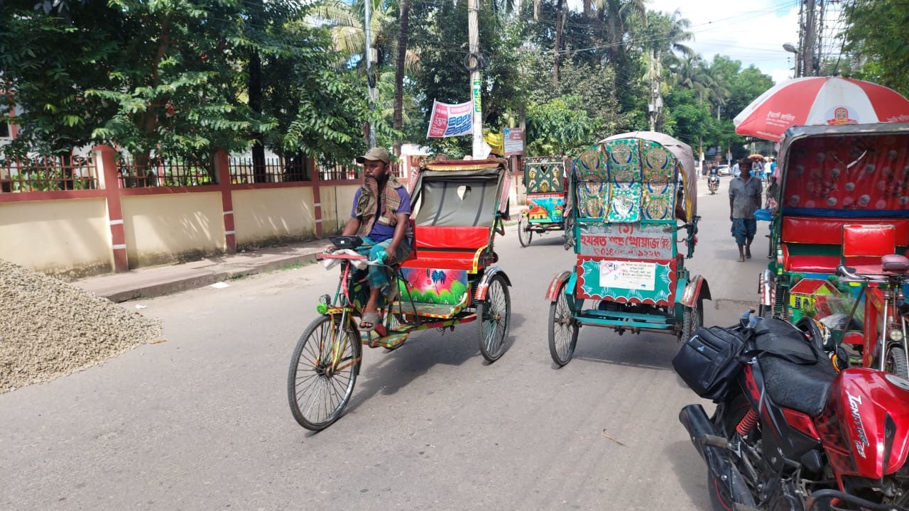 মৌলভীবাজারে সড়কে চার্জার রিকশা নিষিদ্ধ, স্বস্তিতে সাধারণ মানুষ