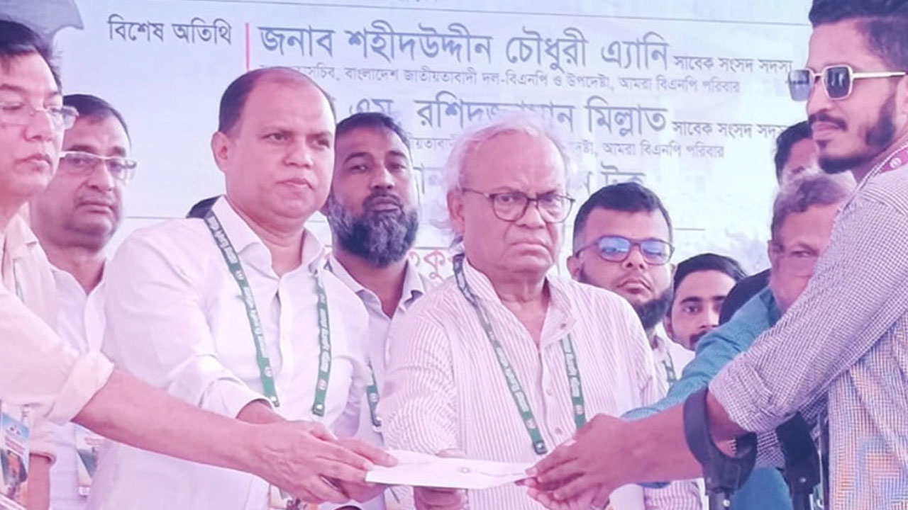 হাসিনা ১৬ বছরে গণতন্ত্রকে কবরস্থানে পাঠিয়েছেন: রিজভী
