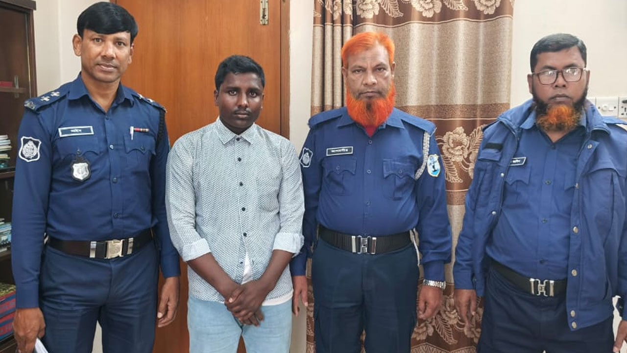 সিরাজগঞ্জে পাসপোর্ট করতে এসে রোহিঙ্গা যুবক আটক