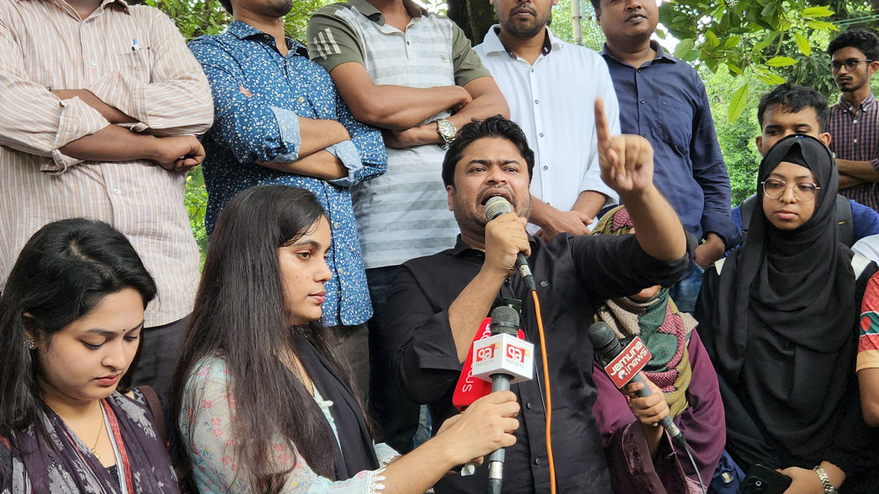 রাকসুর ভোটার তালিকায় ছাত্রলীগের নাম বাতিল চেয়ে ছাত্রদলের বিক্ষোভ