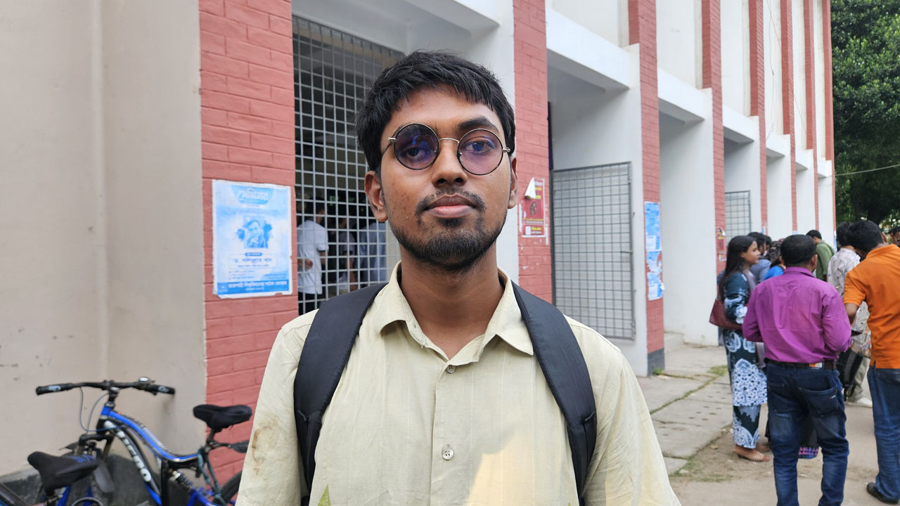 রাকসুতে ছাত্রশিবির প্যানেলে জুলাই বিপ্লবে চোখ হারানো দ্বীপ মাহবুব