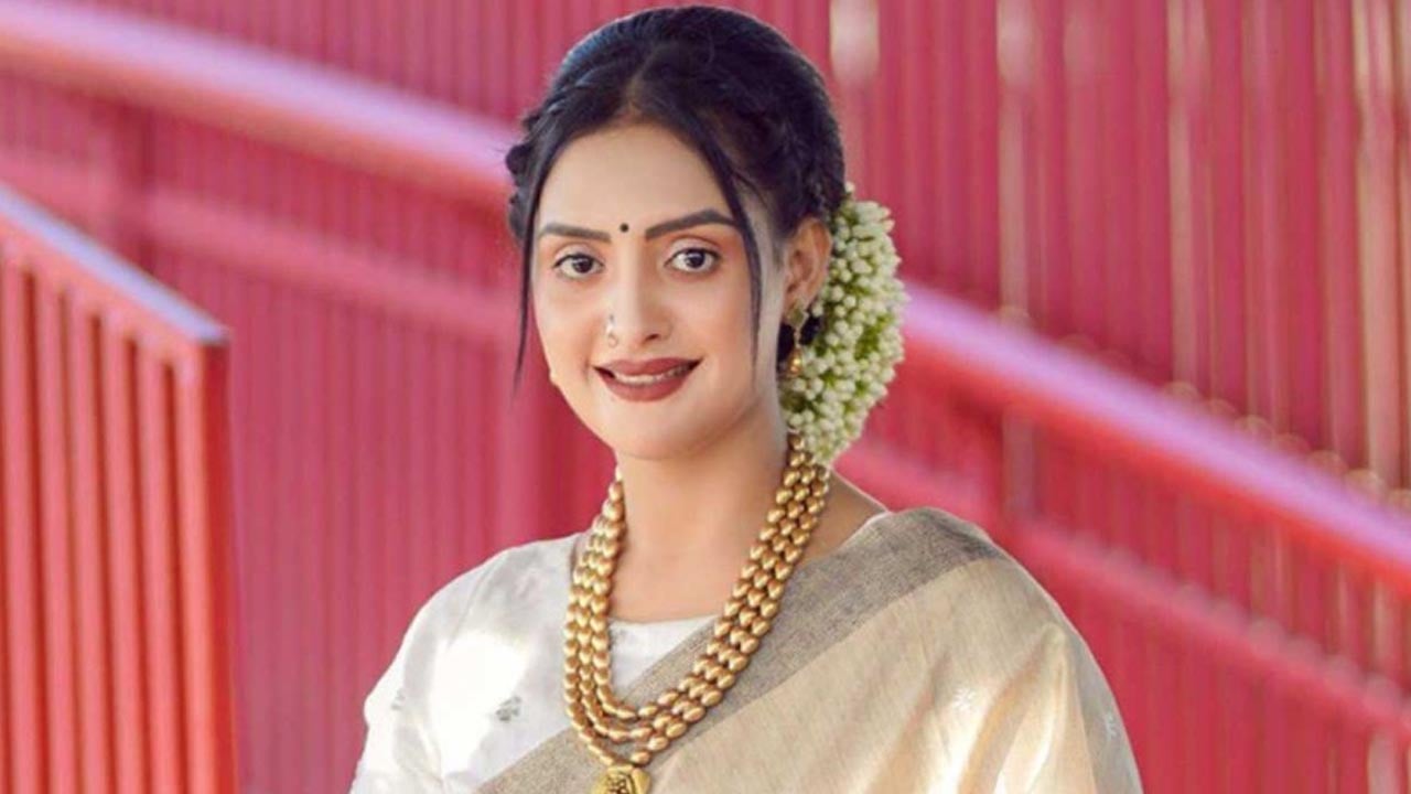 স্বামীসহ নায়িকা রুবিনা নিঝুমের বিরুদ্ধে গ্রেপ্তারি পরোয়ানা