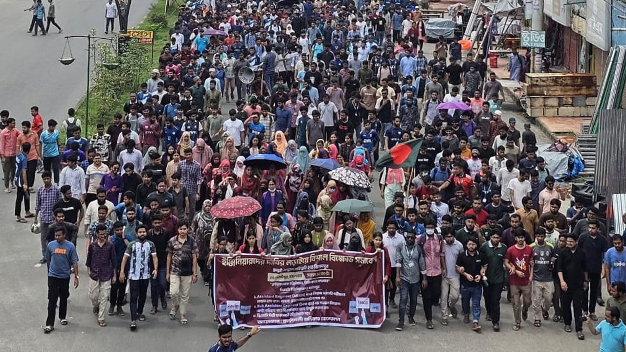 ড্রাইভার থেকে প্রকৌশলী পদে পদোন্নতি, রুয়েটে বিক্ষোভ