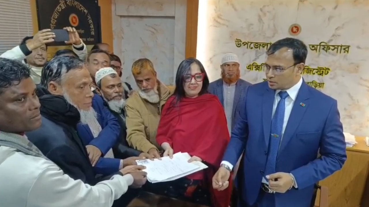 আল্লাহর পরিকল্পনায় বিএনপির বিপক্ষে নির্বাচন করতে হচ্ছে: রুমিন ফারহানা