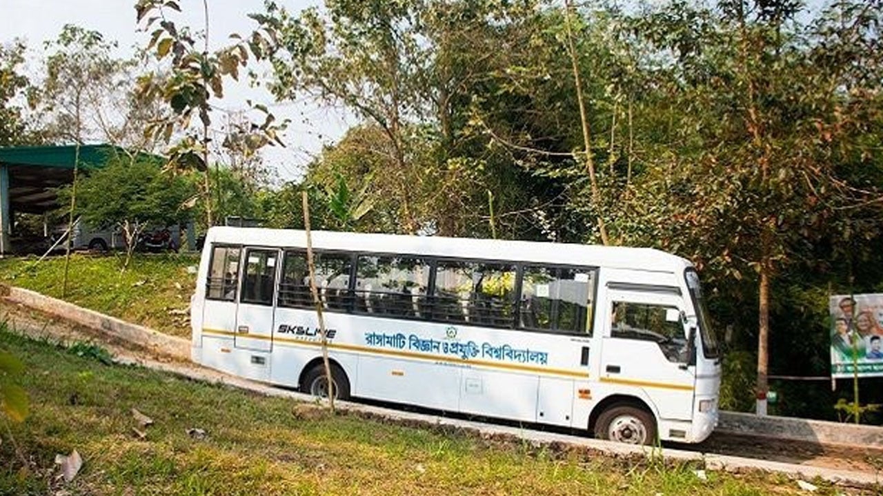 ভিসি ও পিডির বিরোধে রাবিপ্রবিতে ভেঙে পড়েছে প্রশাসনিক শৃঙ্খলা