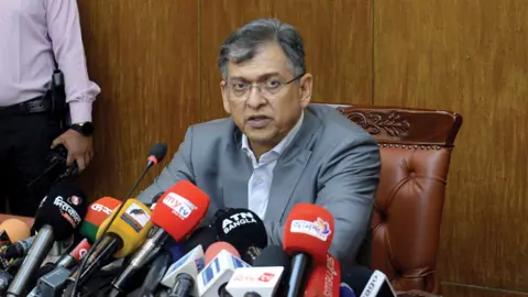 রোহিঙ্গা ক্যাম্পের দুই পাহাড়ে হবে সেনা ক্যাম্প: স্বরাষ্ট্রমন্ত্রী