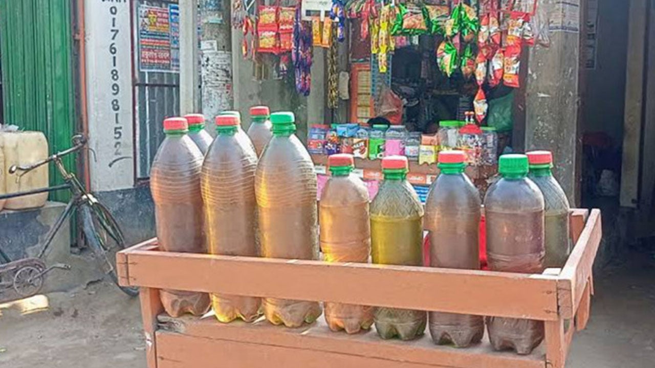 সন্দ্বীপে খোলাবাজারে দেদারসে বিক্রি পেট্রোল