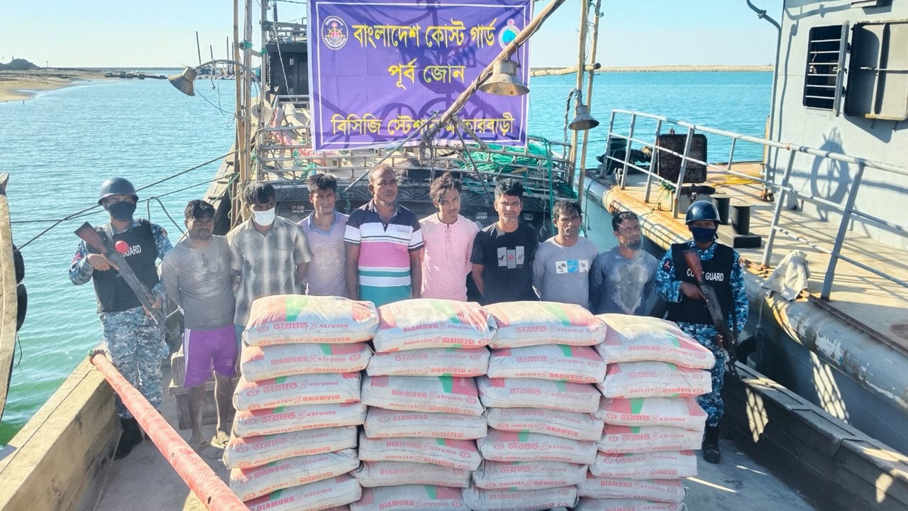 মিয়ানমারে পাচারকালে জব্দ ৪৫০ বস্তা সিমেন্ট, ৮ পাচারকারী আটক