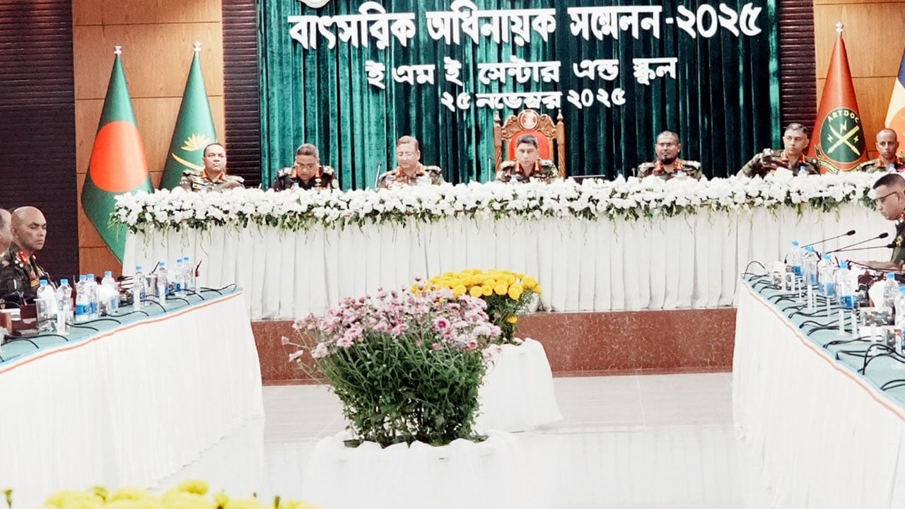 একবিংশ শতাব্দীর চ্যালেঞ্জ মোকাবিলায় প্রস্তুত থাকার আহ্বান সেনা প্রধানের