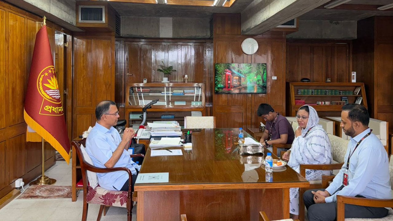 জুলাই শহীদ জাহিদের মাকে চাকরির আশ্বাস প্রধানমন্ত্রীর
