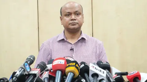 রাজধানীতে ককটেল বিস্ফোরণ কাদের ইশারায়, জানাল ডিবি 
