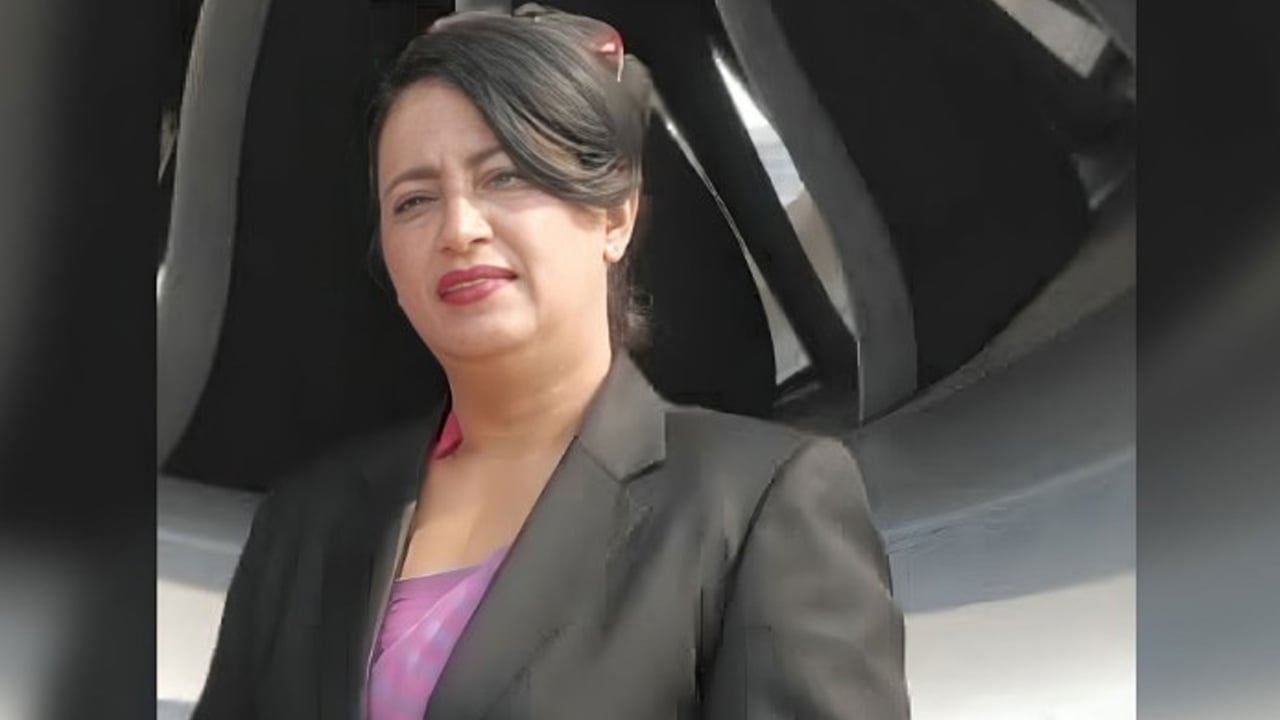 বিমানে পদোন্নতি বিতর্ক: সকালে দায়িত্ব, বিকেলেই প্রত্যাহার