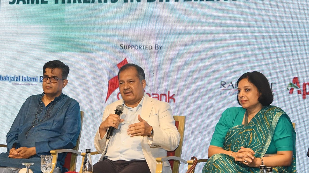 পেশাদারিত্ব বজায় রাখতে সাংবাদিকদের তথ্যের বস্তুনিষ্ঠতা নিশ্চিত করা জরুরি: তথ্যমন্ত্রী 