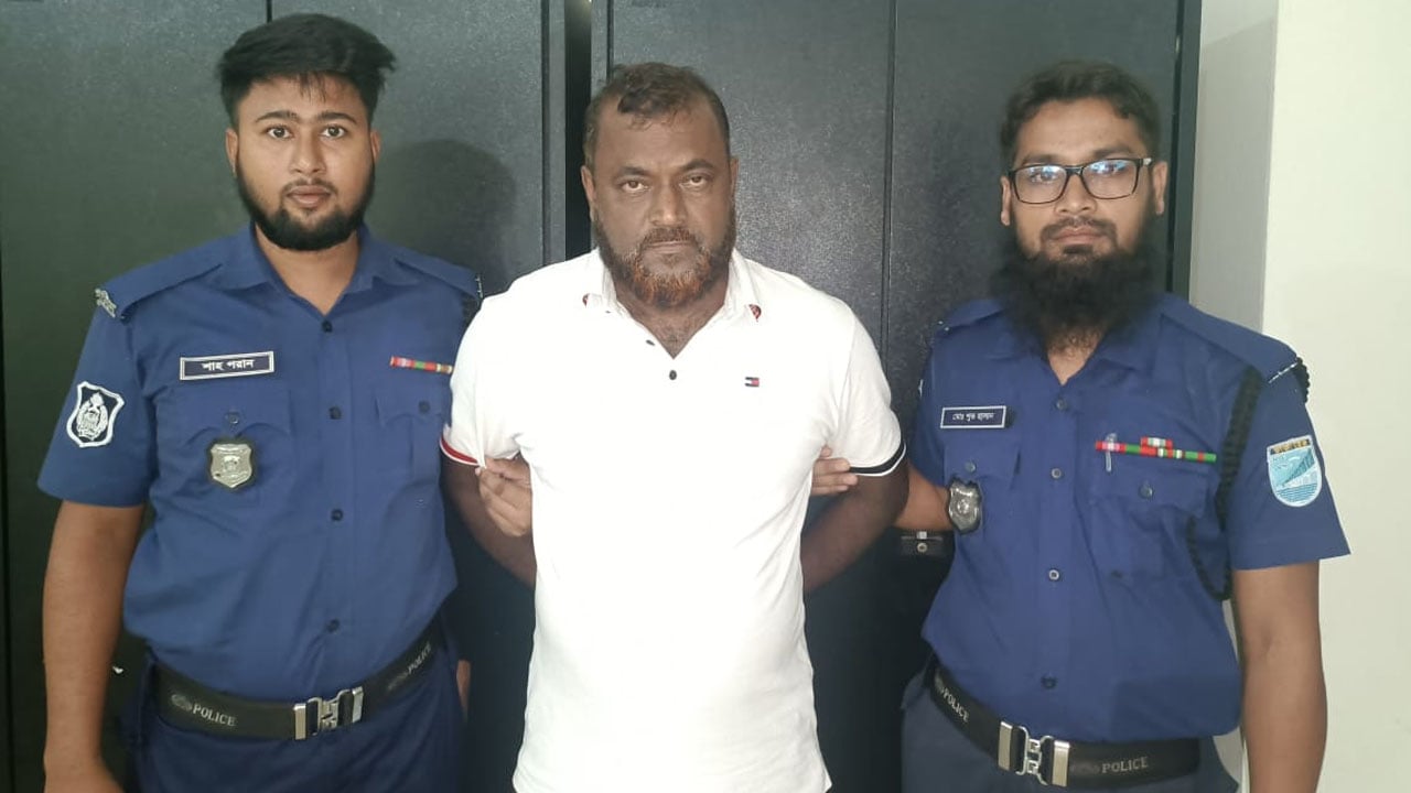 দিনে থানার ভোজসভায় নিষিদ্ধ যুবলীগ নেতা, রাতেই গ্রেপ্তার