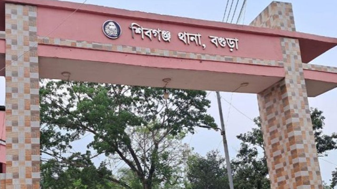 ছাদ থেকে ইট ছুঁড়ে এসআইয়ের মাথা ফাটিয়ে পালালো ডাকাত