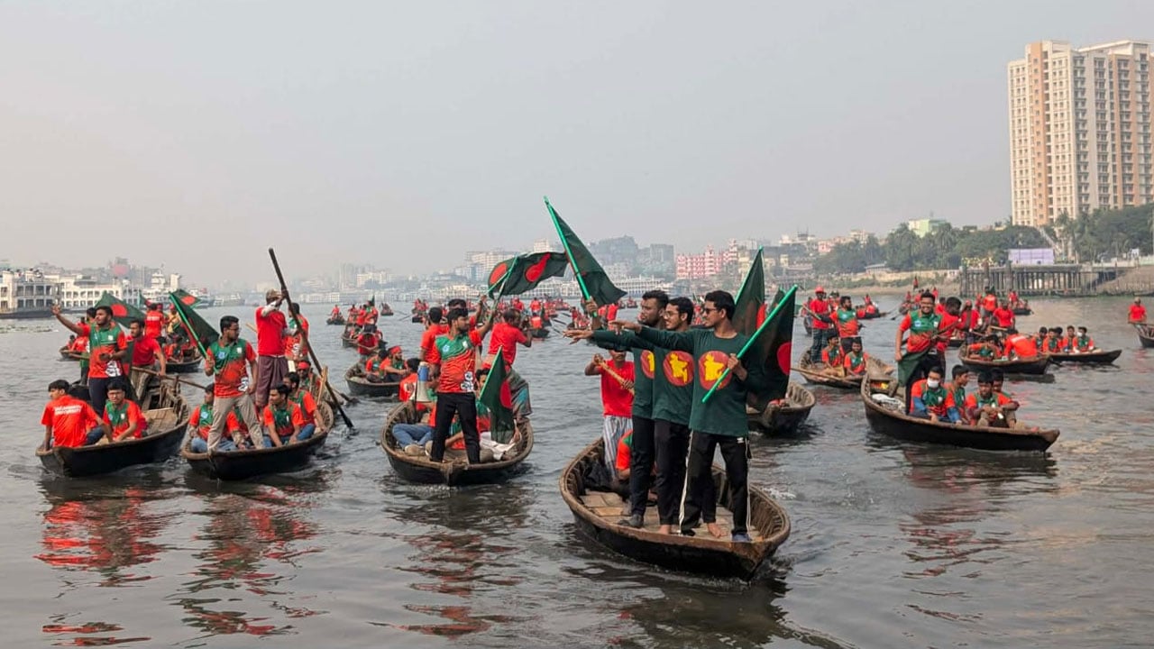 বিজয় দিবসে ১০০ নৌকা নিয়ে জবি শিবিরের ব্যতিক্রমী নৌ র‍্যালি আয়োজন