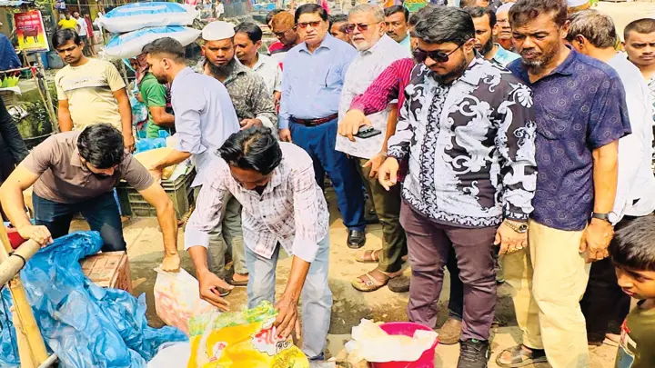 শনির আখড়ায় ডিএসসিসি ও বিএনপির যৌথ উচ্ছেদ অভিযান