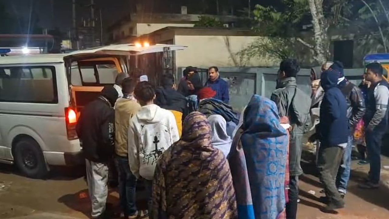 ছিনতাইকারীকে চিনে ফেলায় ওষুধ ব্যবসায়ীর শরীরে আগুন, লড়ছেন মৃত্যুর সঙ্গে