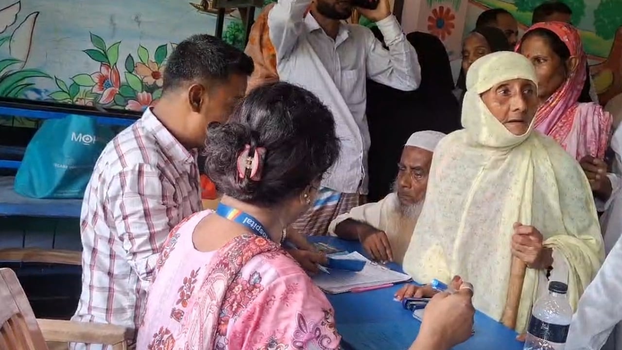 মা দিবসে ফ্রি মেডিকেল ক্যাম্পে চিকিৎসাসেবা পেলেন তিন হাজার মানুষ