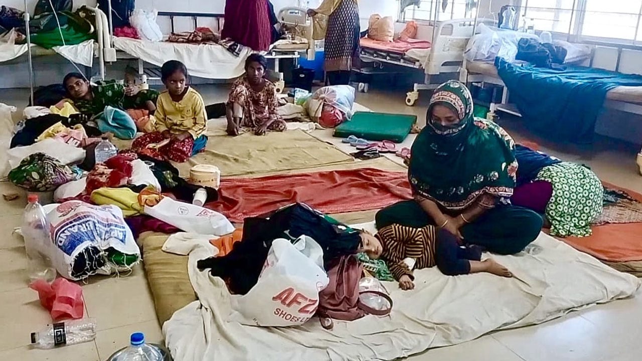 পা ফেলার জায়গা নেই, শুধু রোগী আর রোগী