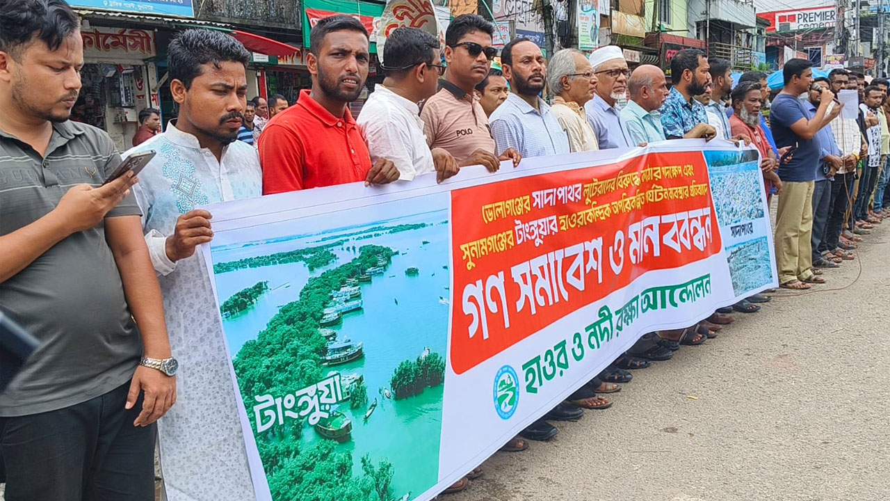 প্রশাসনের নাকের ডগায় কিভাবে এতো পাথর লুট হয়?
