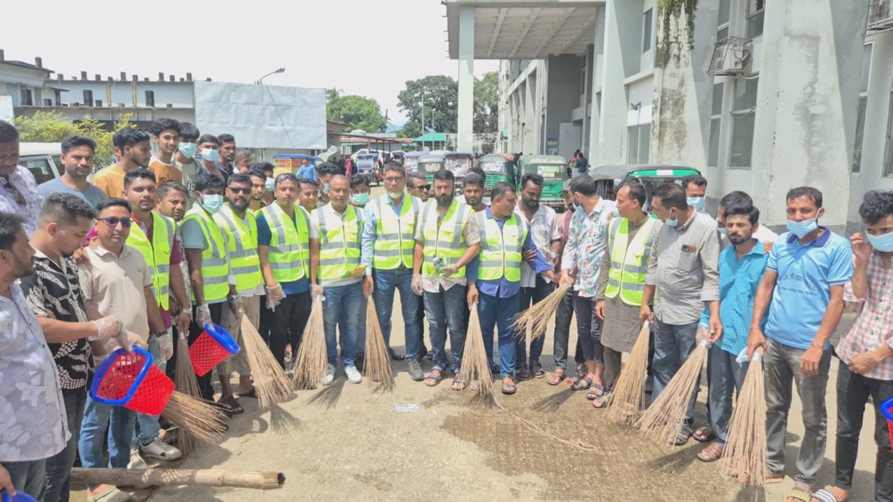 প্রতিষ্ঠাবার্ষিকী উপলক্ষে সুনামগঞ্জে স্বেচ্ছাসেবক দলের পরিষ্কার-পরিচ্ছন্নতা অভিযান