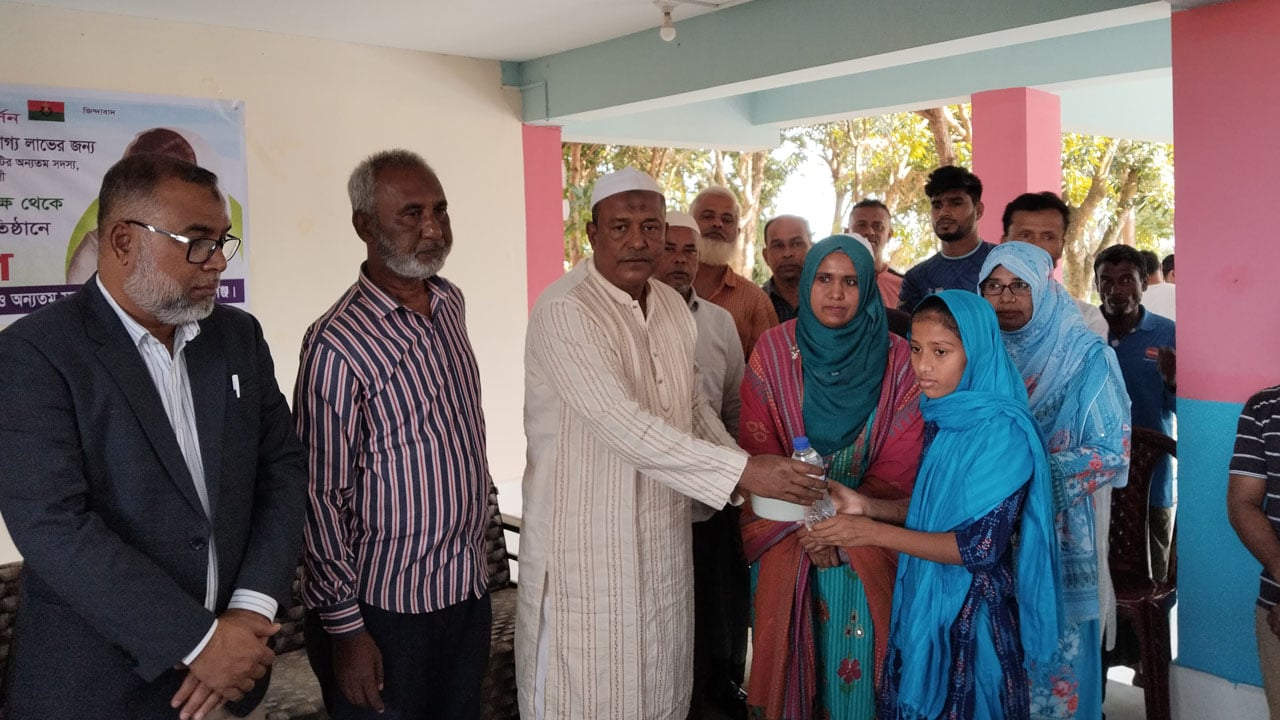 খালেদা জিয়ার দ্রুত আরোগ্য কামনায় এতিম শিশুরা পেলো খাবার