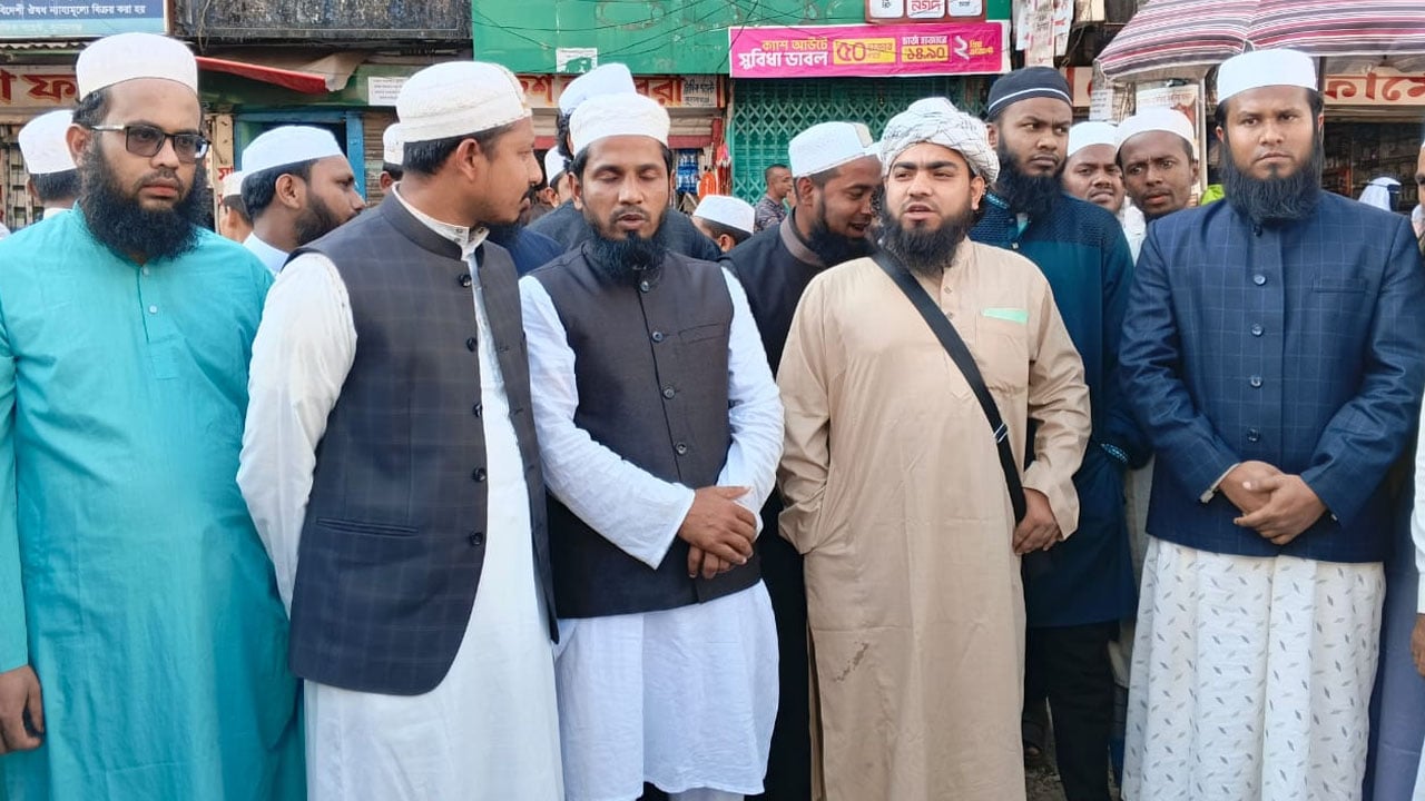 ওসমান হাদি হত্যার বিচার দাবিতে সুনামগঞ্জে ছাত্রসমাজের বিক্ষোভ