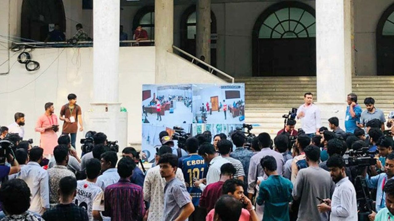 সিনেট ভবনের সামনে থেকে ডাকসুর ফল ঘোষণা করা হবে