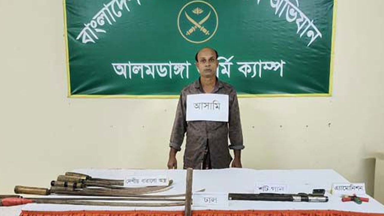 চুয়াডাঙ্গায় অস্ত্র-গুলিসহ যুবক আটক