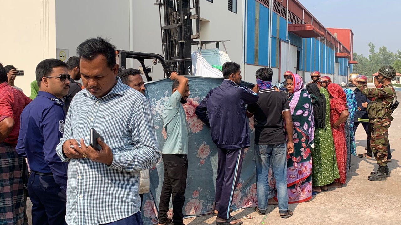 কারাখানায় এসে ট্রলিচাপায় নিহত নারী শ্রমিক