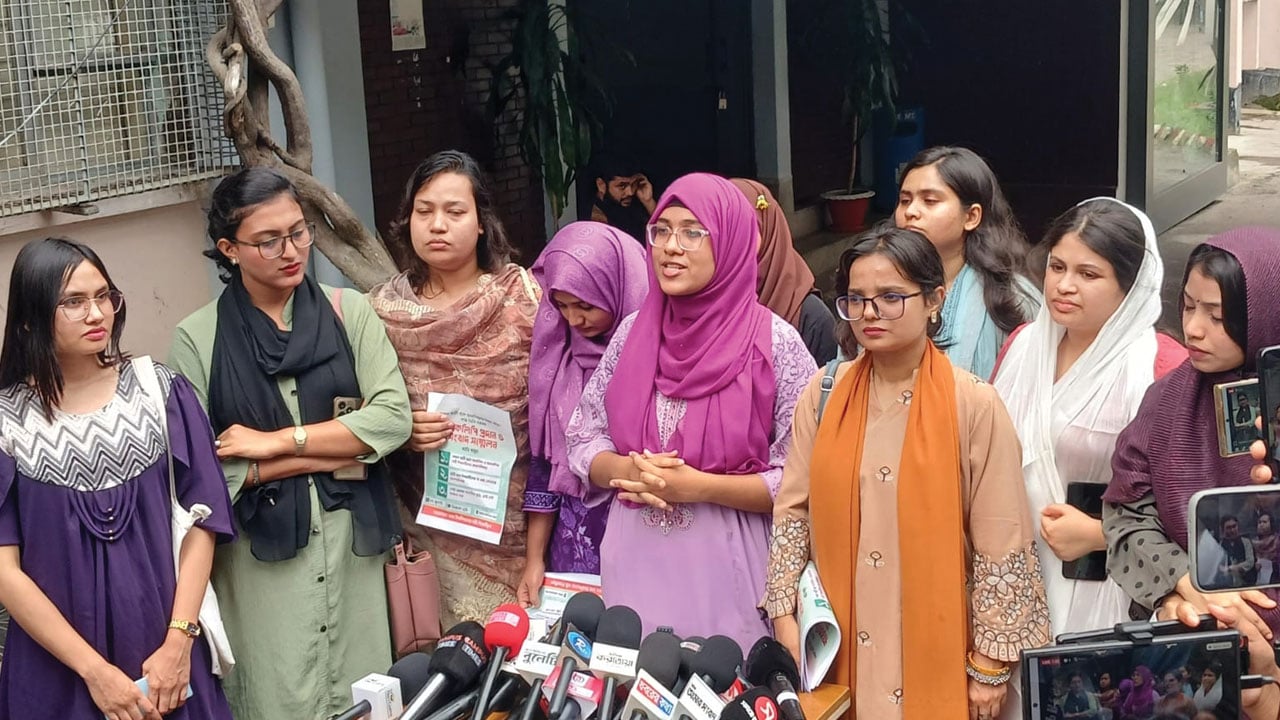 ঢাবিতে প্রচলিত সান্ধ্য আইন নিয়ে নারী শিক্ষার্থীদের মাঝে ক্ষোভ বাড়ছে