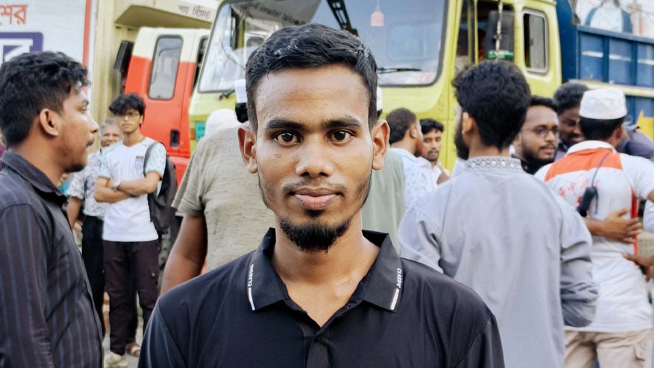 ৭টি গুলি নিয়ে কাতরাচ্ছেন সুজন