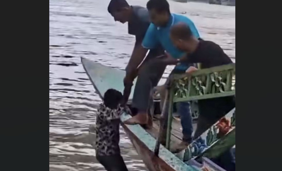 গাজীপুরে প্রতিমা বিসর্জনে নৌকাডুবি, দুই শিশু নিখোঁজ