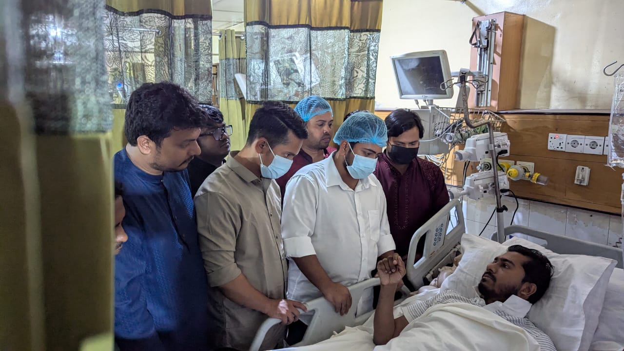 দেশে ফিরেই নুরকে দেখতে হাসপাতালে গেলেন নাহিদ