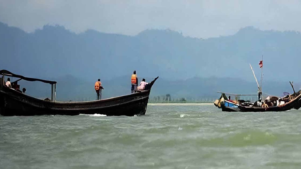 ট্রলারসহ ১৬ বাংলাদেশি-রোহিঙ্গা জেলেকে আবারো অপহরণ