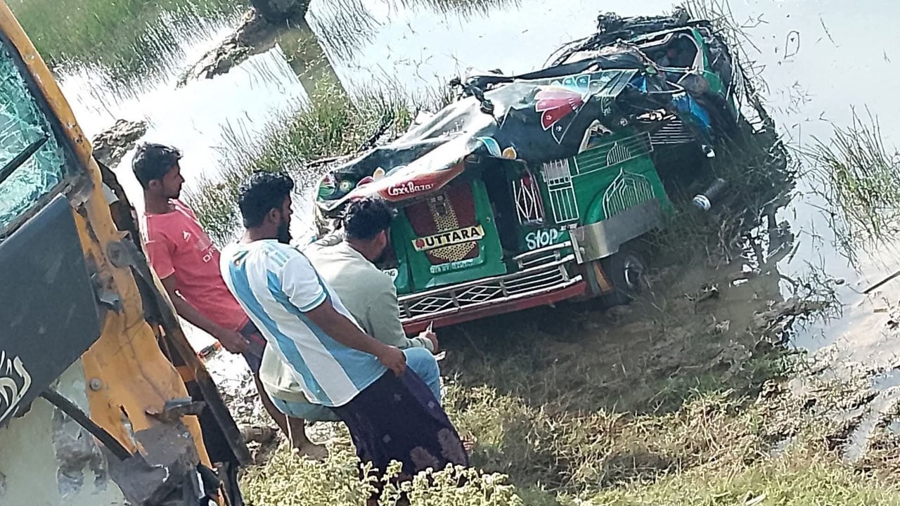 টেকনাফে ট্রাকের ধাক্কায় অটোরিকশার চালকসহ যাত্রী নিহত