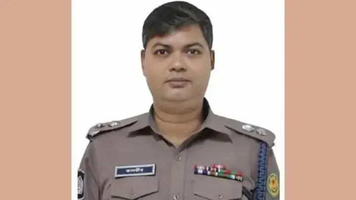 গুলশানে আওয়ামী লীগের মিছিল, ওসির পর সরানো হলো ডিসিকেও