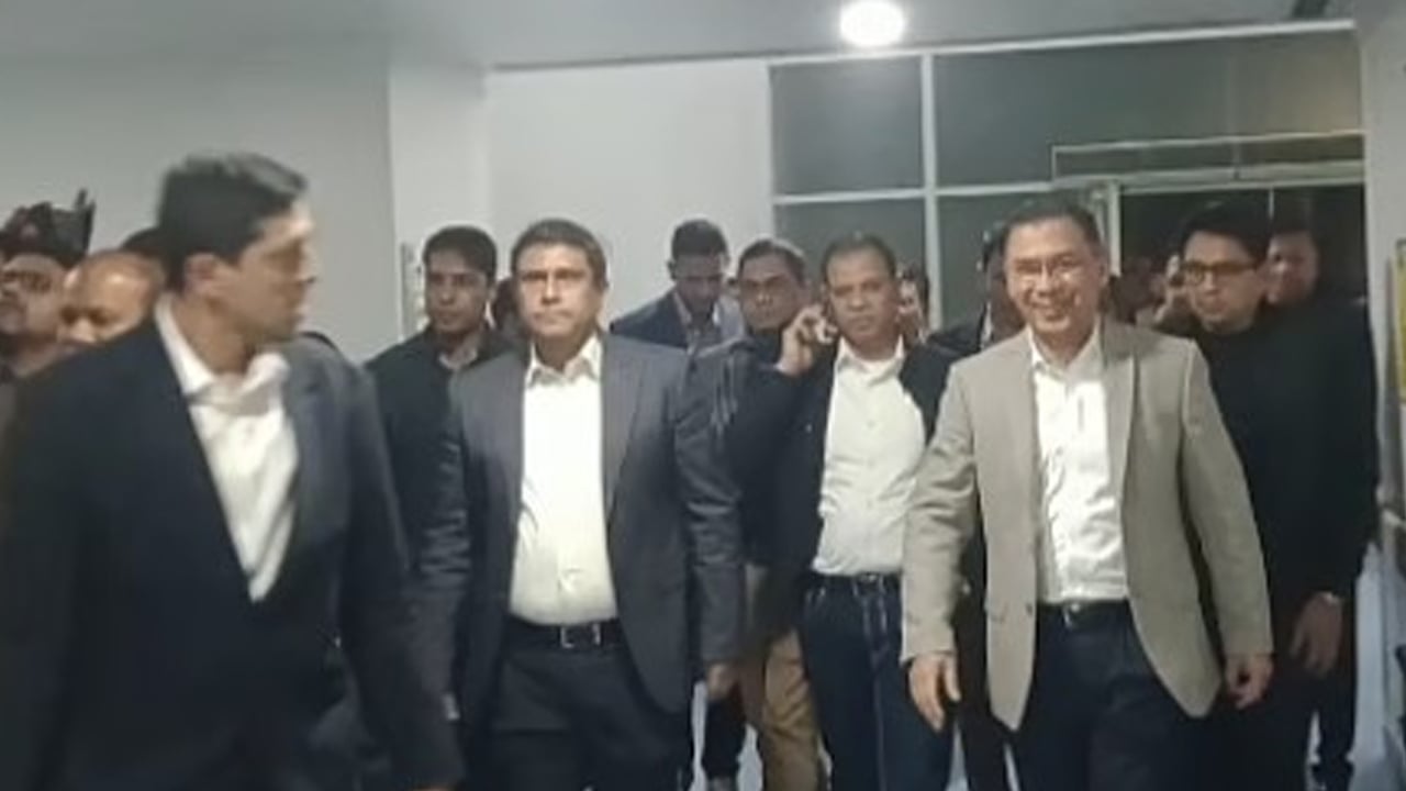 রাতে এভারকেয়ারে তারেক রহমানসহ পরিবারের ঘনিষ্ঠরা