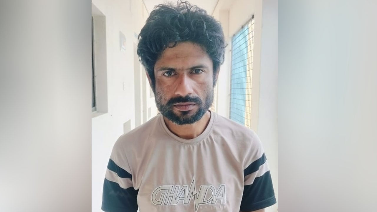 আমার দেশ সম্পাদককে হত্যাচেষ্টা মামলার আরো এক আসামি গ্রেপ্তার