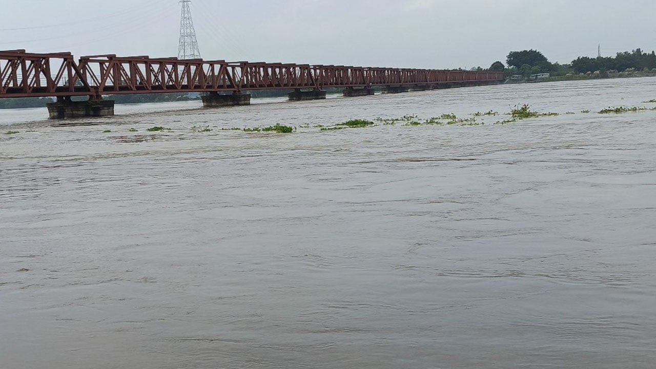 আরো বৃদ্ধি পেয়ে বিপৎসীমার ১৮ সেন্টিমিটার ওপরে তিস্তার পানি